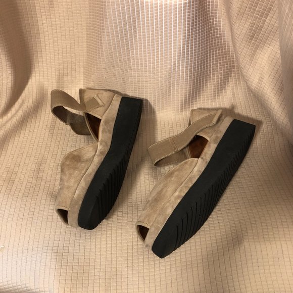 L'amour des Piedes Amadour beige platform sandals, 9 Wide - Picture 2 of 12